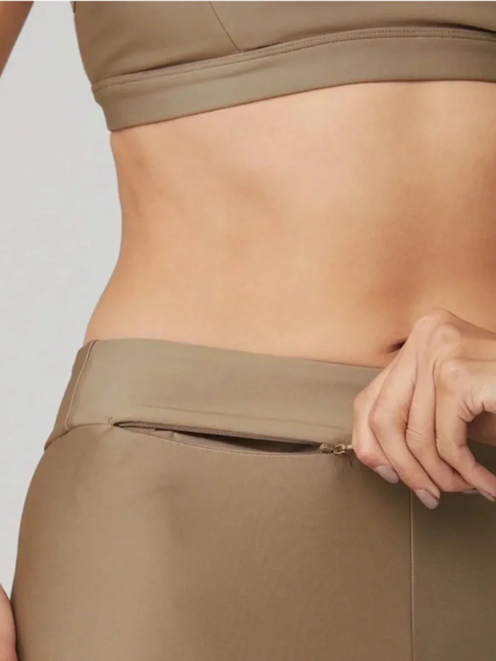 Alo Capris Airlift Leggings